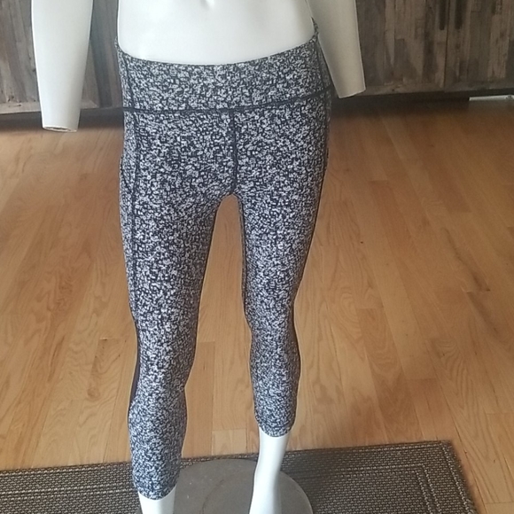 lululemon athletica Pants - Lululemon cropped leggings